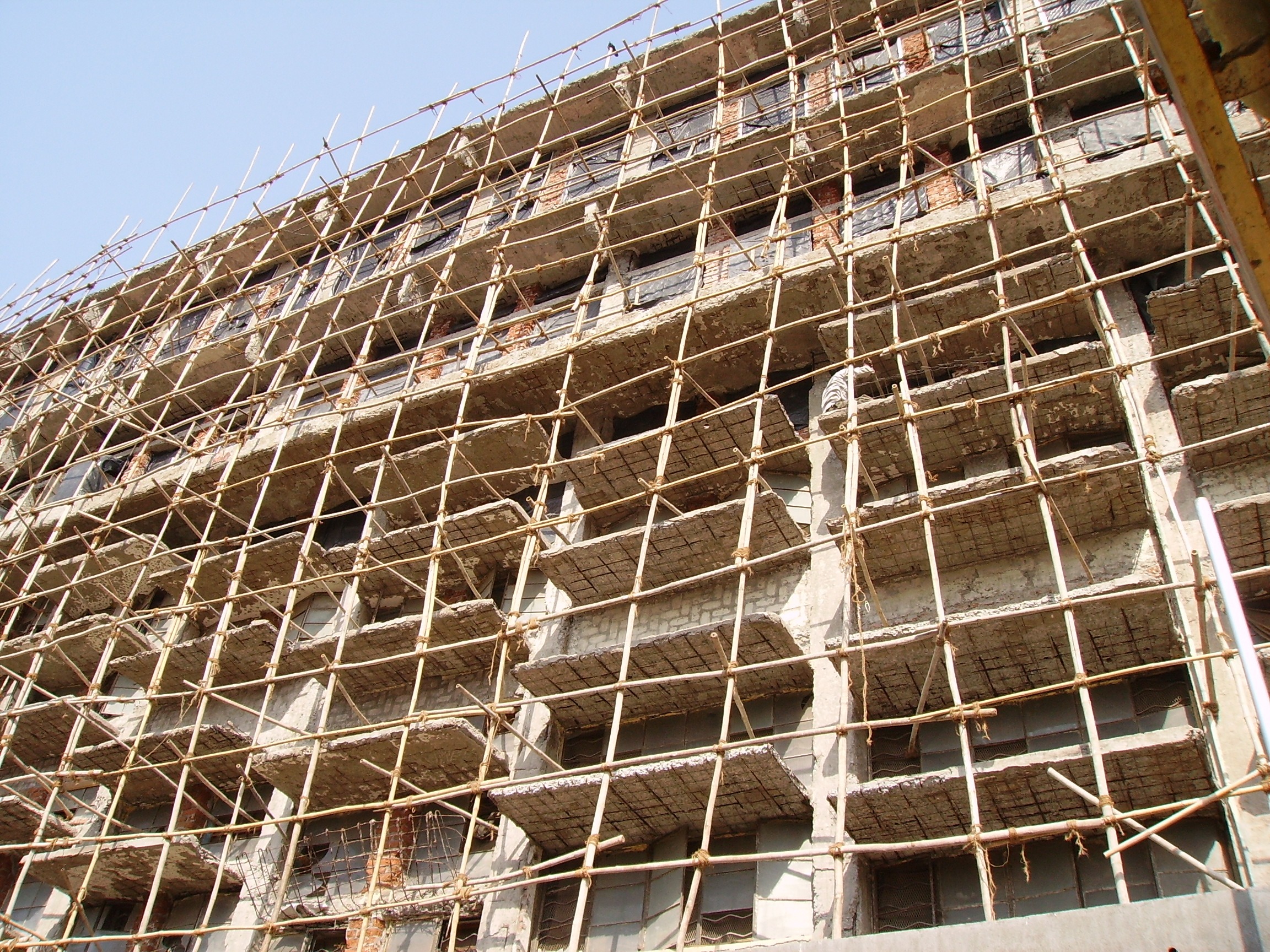 Scaffolding construction in Mumbai (Maharestra, India), 2006